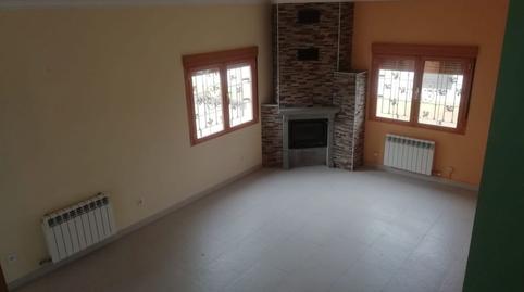 Foto 2 de Casa adosada en venta en C/ Iglesia, Martín de Yeltes, Salamanca