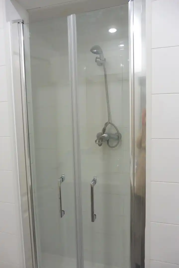 Bany de Pis de lloguer en Girona amb Calefacció i Balcó