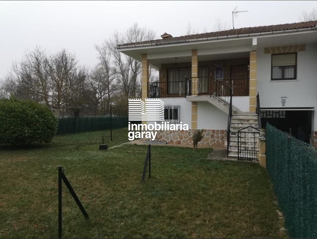 Casa adosada en venda en Merindad de Montija amb Calefacció