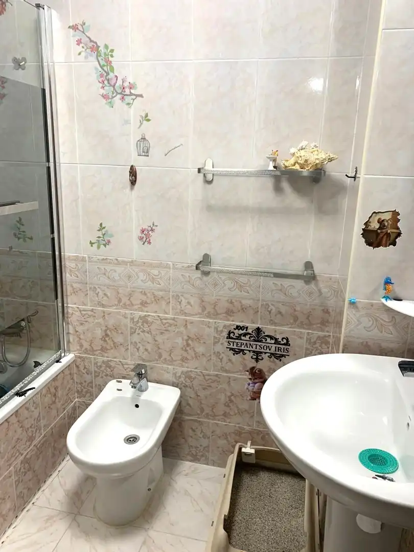 Bany de Pis en venda en Sevilla amb Aire condicionat, Terrassa i Moblat