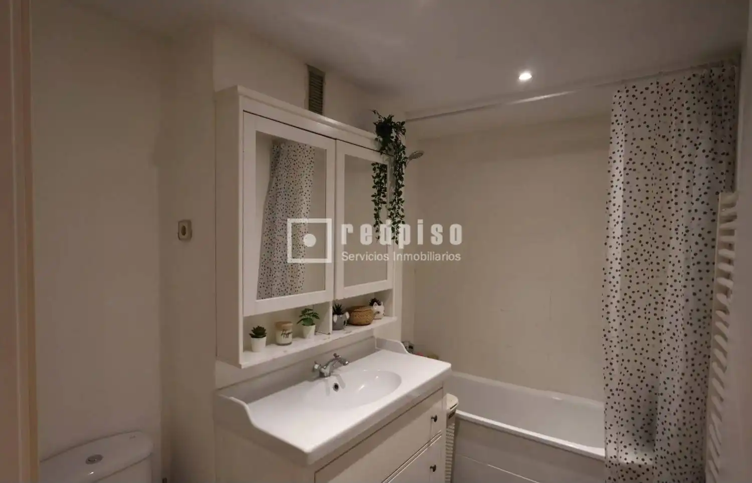 Bathroom of Flat for sale in Madrid  with Air Conditioner, Heating and Private garden