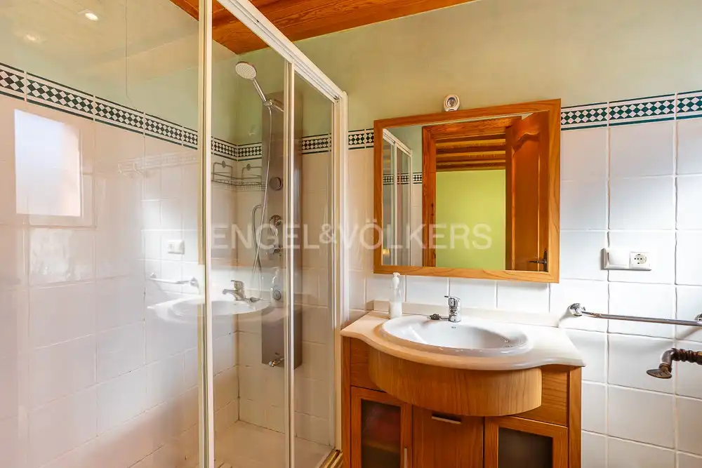 Bathroom of Houses for sale in La Vall de Laguar  with Air Conditioner, Heating and Terrace