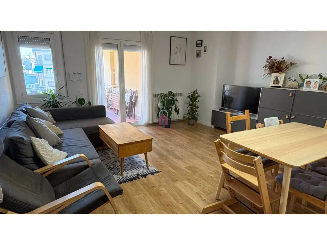 Sala d'estar de Pis en venda en Terrassa amb Calefacció i Balcó