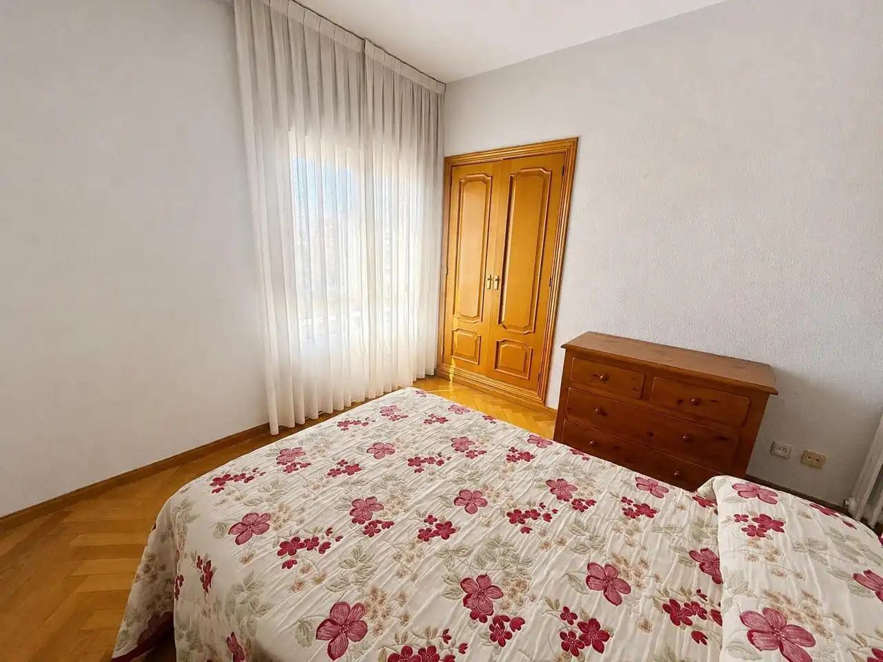 Habitación de Piso en venta en Madrid con Calefacción, Parquet y Terraza