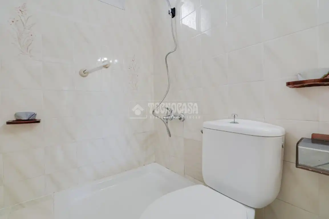 Baño de Piso en venta en Sant Vicenç Dels Horts con Aire acondicionado y Alarma