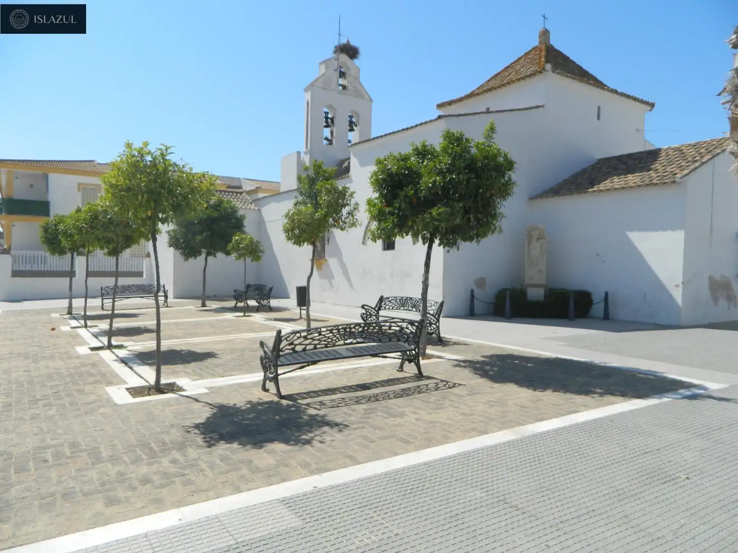 Vista exterior de Casa adosada en venda en Isla Cristina amb Jardí privat, Terrassa i Moblat