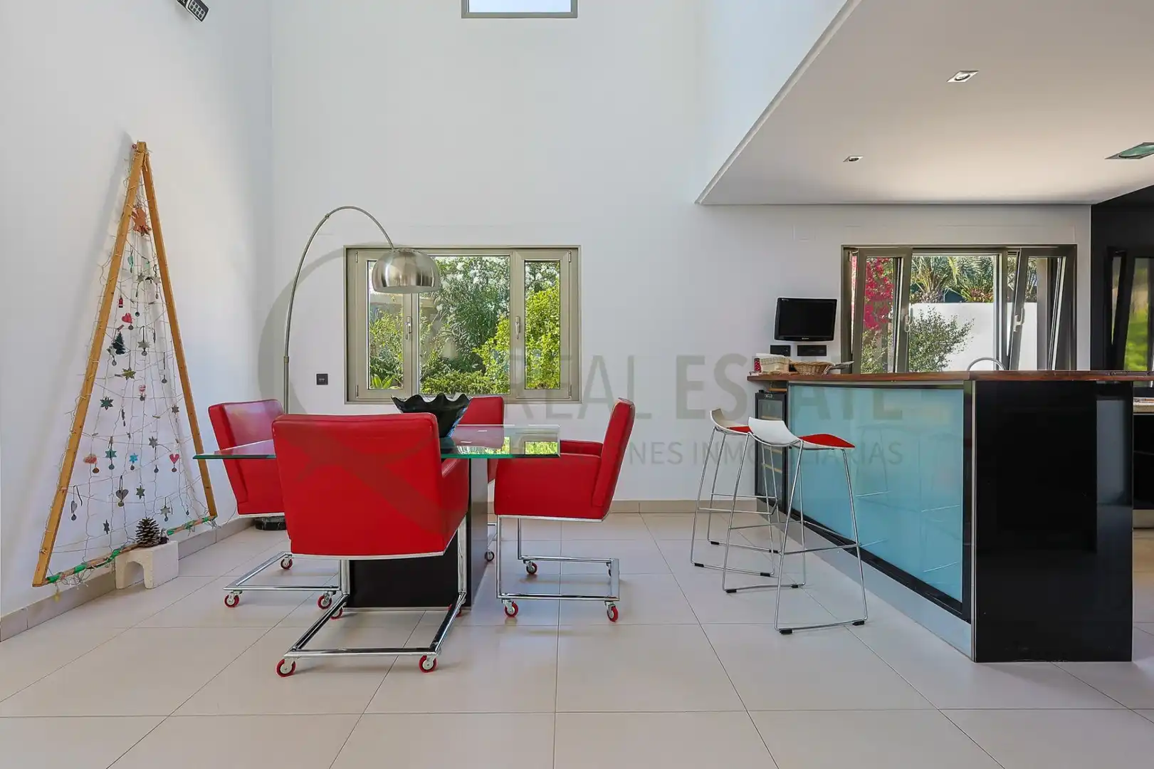 Sala d'estar de Casa o xalet en venda en Alicante / Alacant amb Aire condicionat, Calefacció i Jardí privat