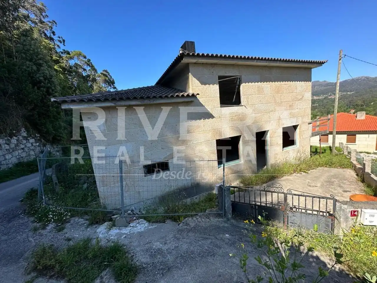Vista exterior de Casa o xalet en venda en Gondomar amb Jardí privat