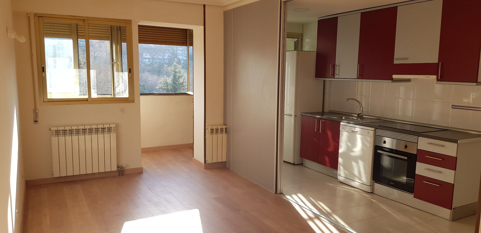 Dormitori de Apartament de lloguer en  Madrid Capital amb Calefacció, Terrassa i Piscina comunitària