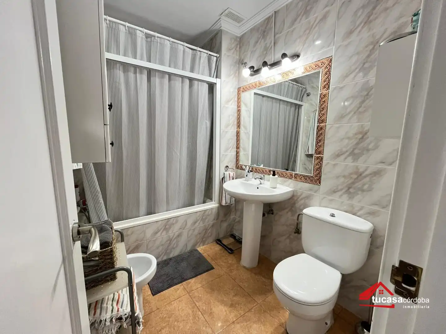 Bathroom of Flat for sale in Córdoba  with Air Conditioner and Terrace