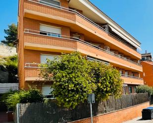 Vista exterior de Pis en venda en Corbera de Llobregat amb Aire condicionat, Calefacció i Jardí privat