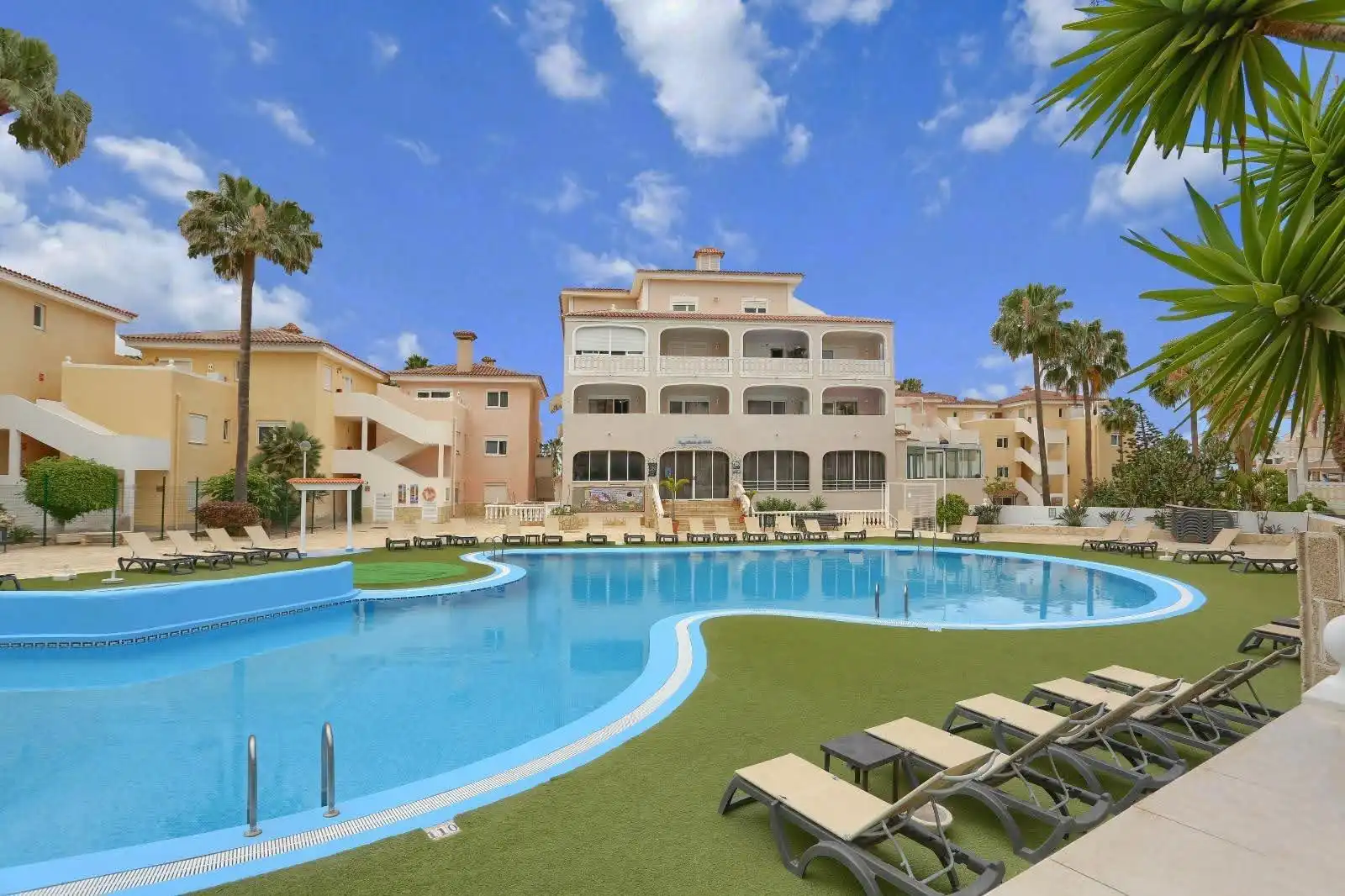 Piscina de Apartamento de alquiler en Arona con Terraza, Amueblado y Balcón