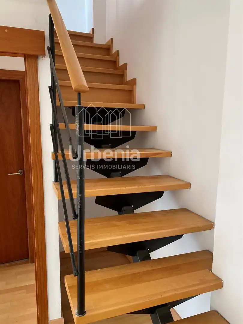 Dúplex en venta en Gelida con Aire acondicionado, Terraza y Amueblado