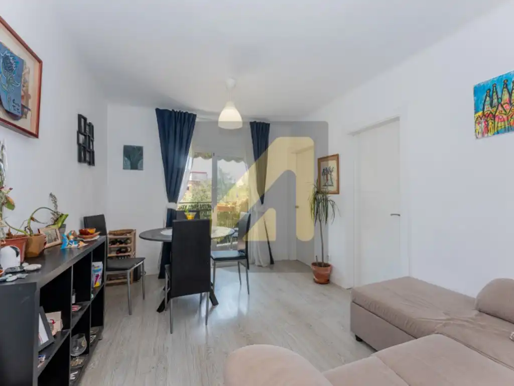 Living room of Apartments for sale in L'Hospitalet de Llobregat