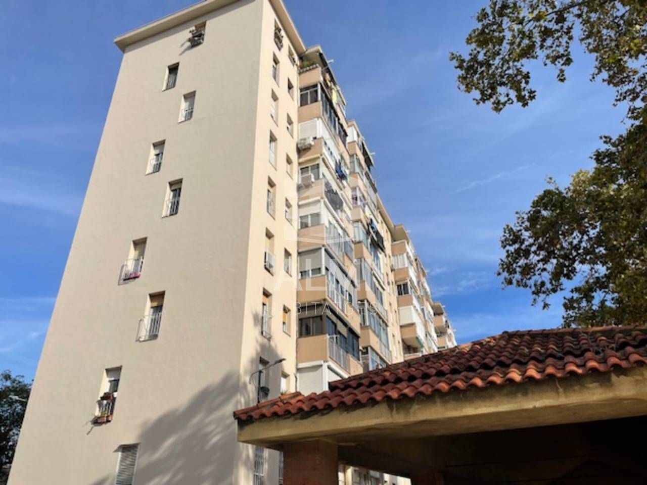 Vista exterior de Pis en venda en  Barcelona Capital amb Moblat i Balcó