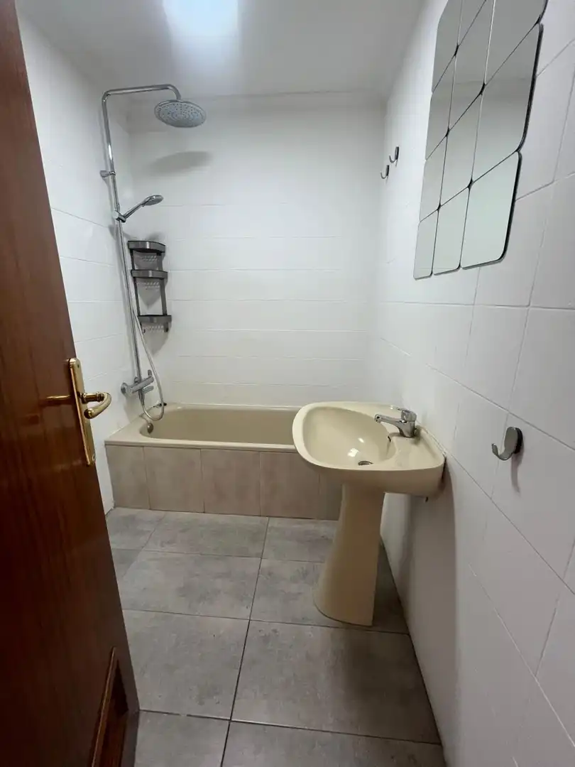 Bathroom of Flat for rent in Sevilla  with Air Conditioner, Terrace and Community pool