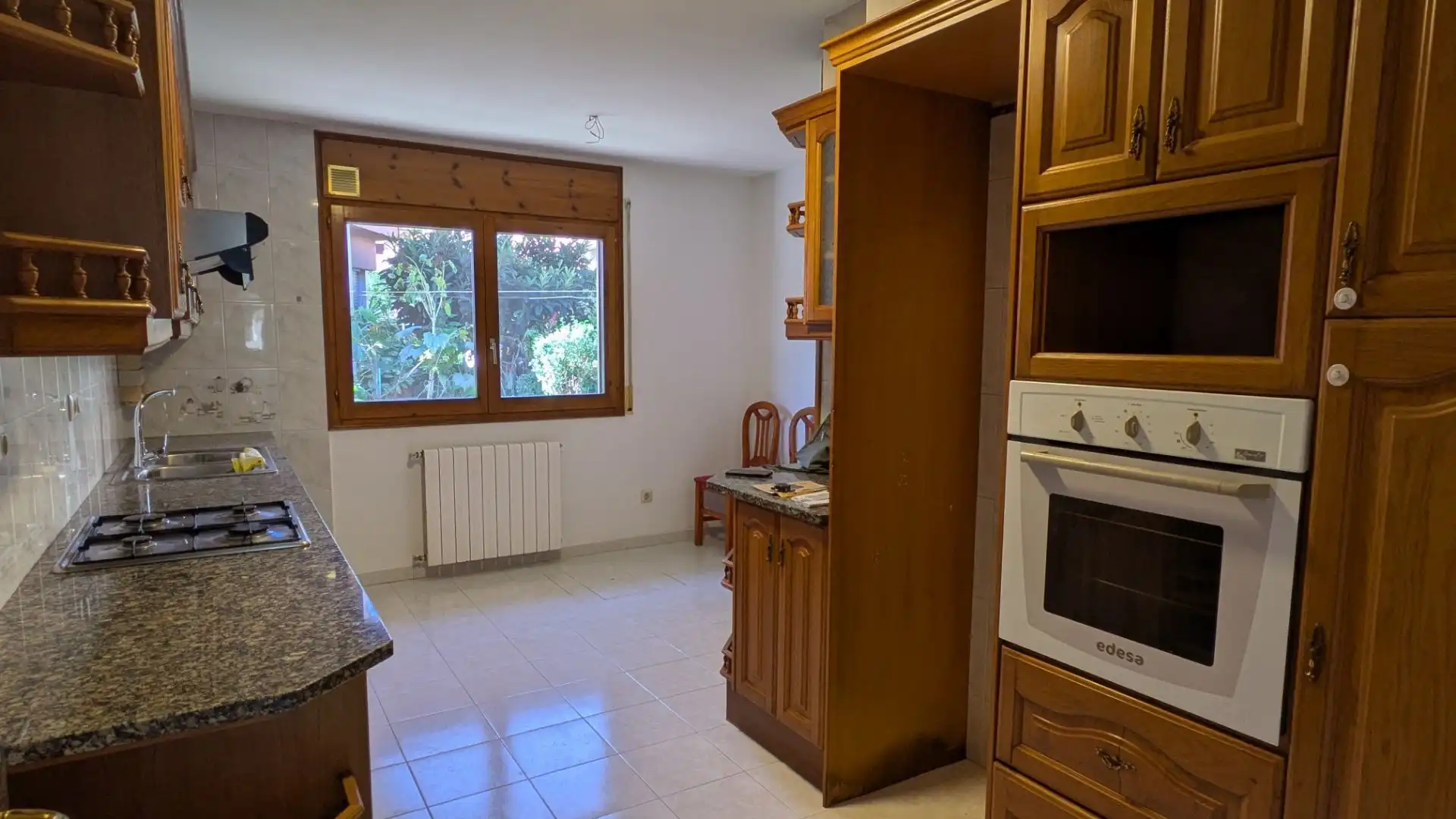 Adossat amb jardí en venda a Sant Aniol de Finestres