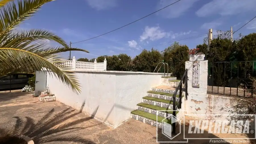 Vista exterior de Casa o xalet en venda en Llíria amb Aire condicionat i Piscina