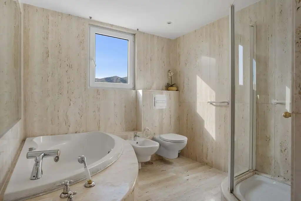 Badezimmer von Maisonette zum Verkauf in Torremolinos mit Klimaanlage, Terrasse und Möbliert