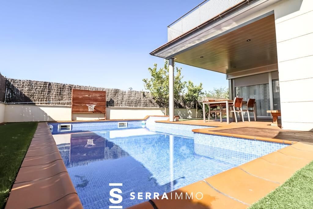 Piscina de Casa o xalet en venda en Vilafranca del Penedès amb Aire condicionat, Calefacció i Jardí privat
