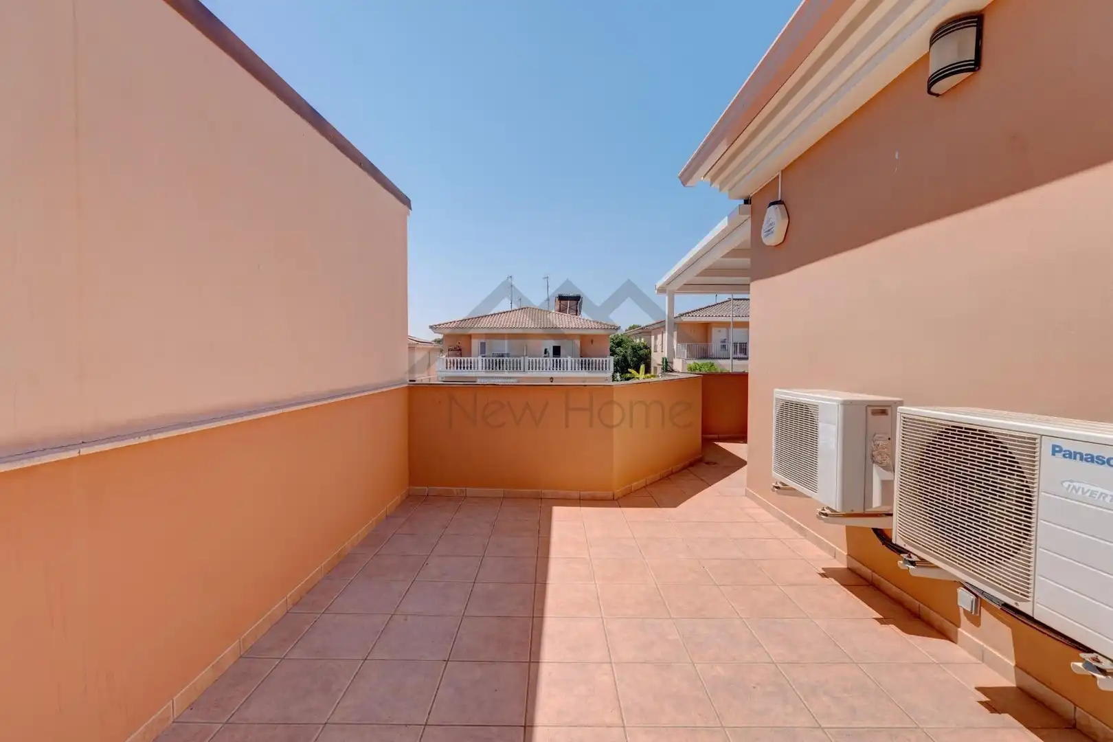 Terrassa de Casa adosada en venda en La Pobla de Vallbona amb Aire condicionat, Calefacció i Jardí privat