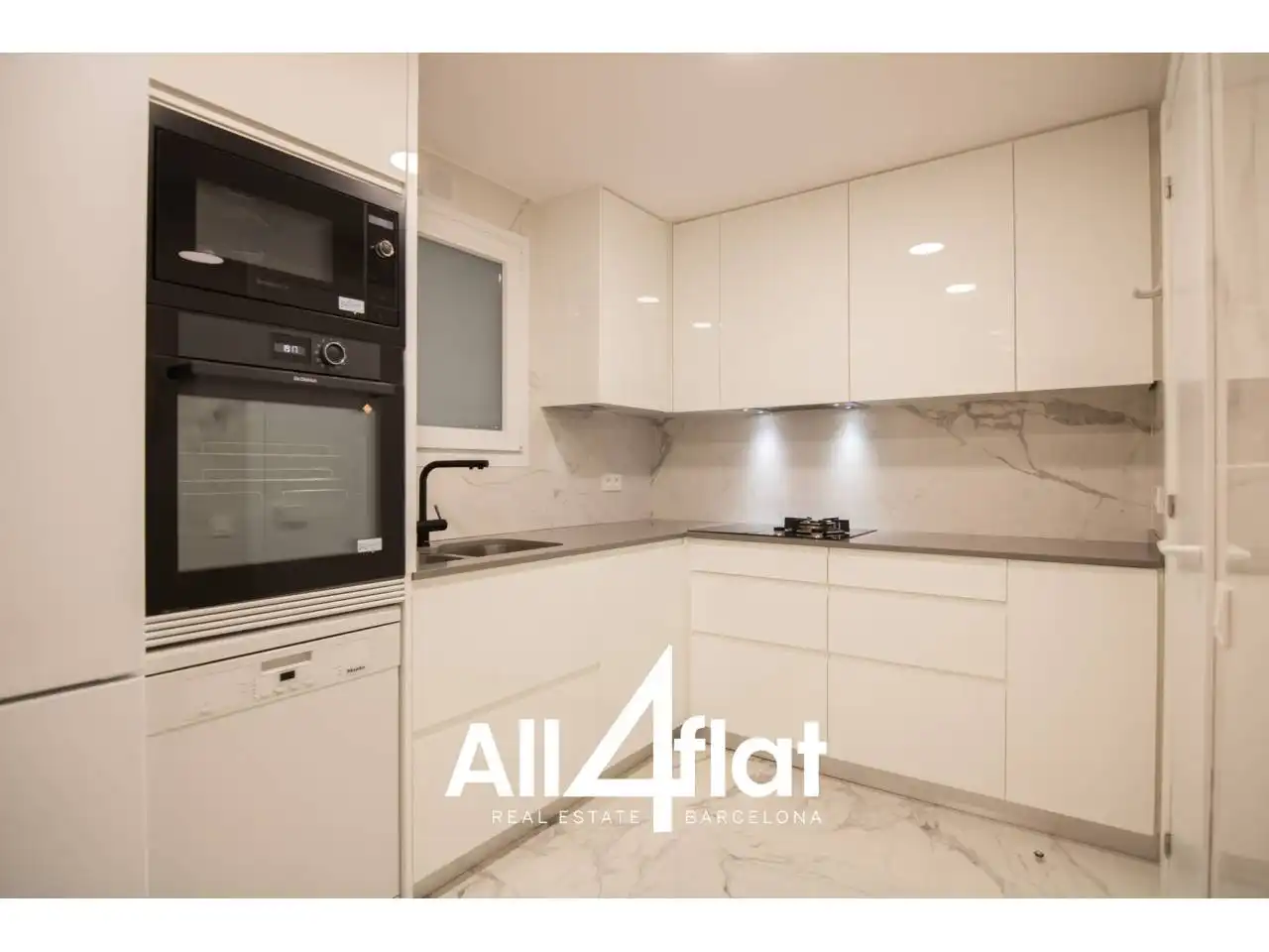 Flat with lift for sale in Calle Villarroel, imagen 45