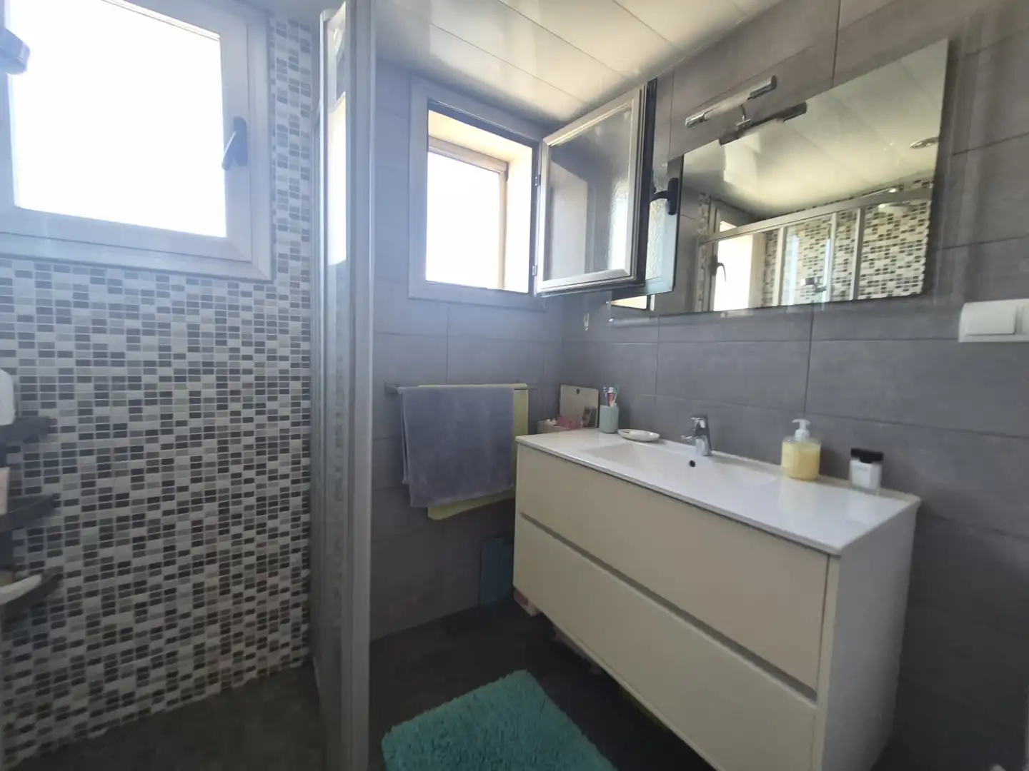 Bathroom of Flat for sale in Pineda de Mar  with Air Conditioner, Heating and Terrace