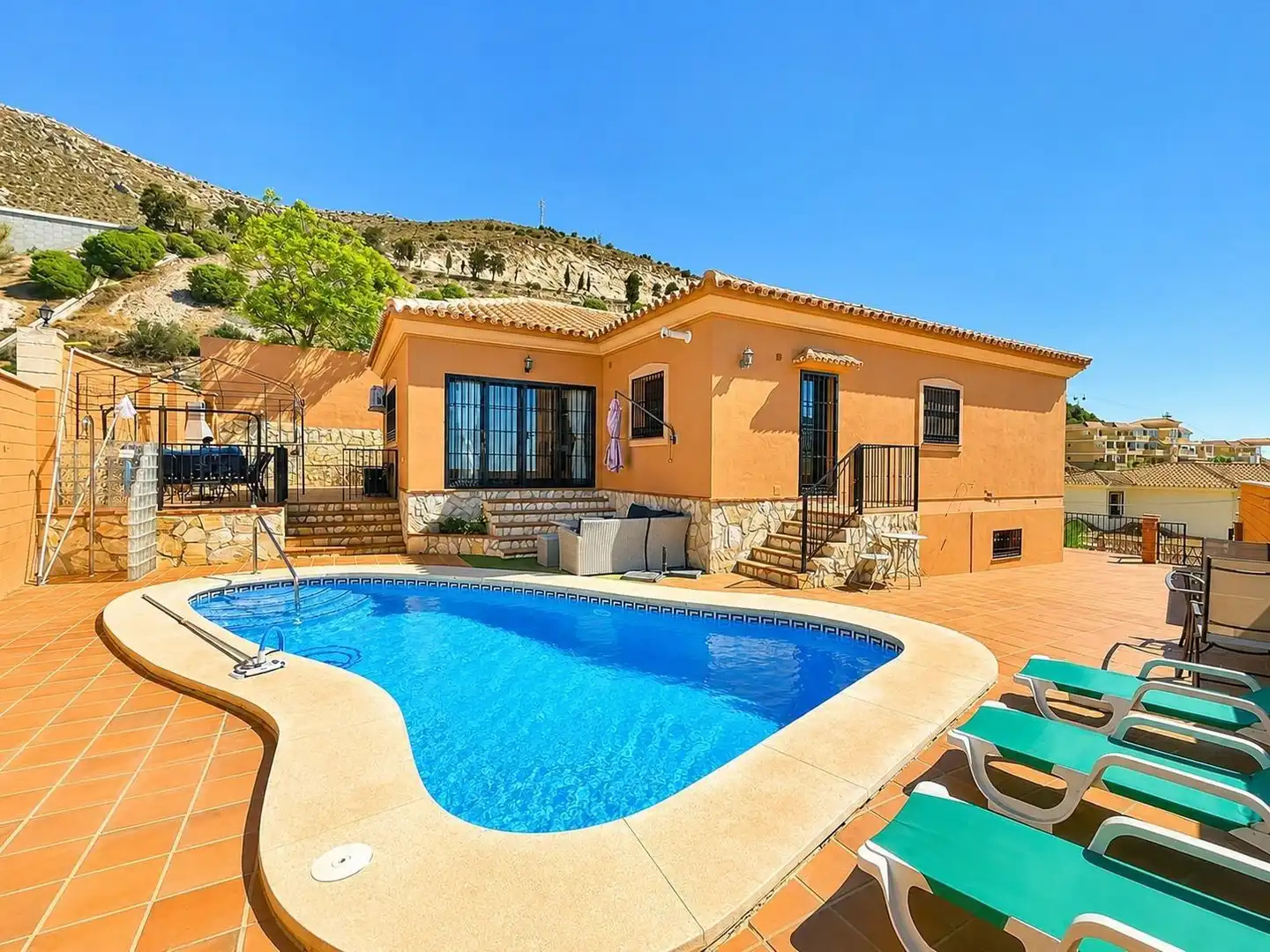 Schwimmbecken von Haus oder Chalet zum Verkauf in Benalmádena mit Klimaanlage, Heizung und Privatgarten