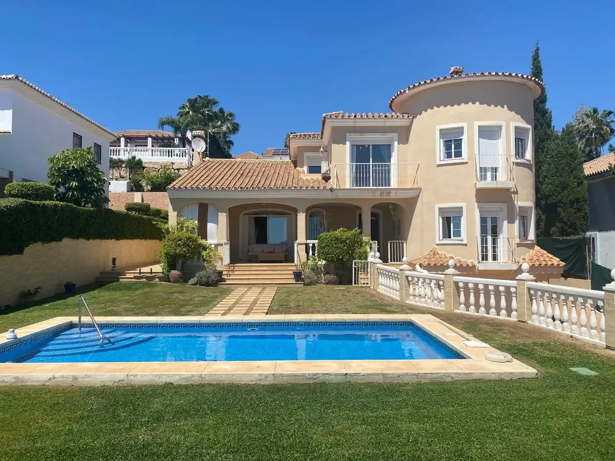 Xalet amb piscina en venda a La Cala Mijas