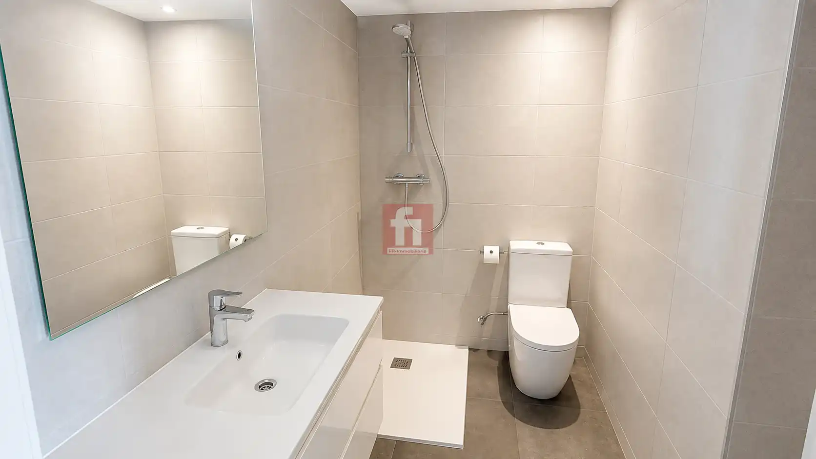 Badezimmer von Wohnung zur Miete in Mataró mit Klimaanlage, Heizung und Parkett