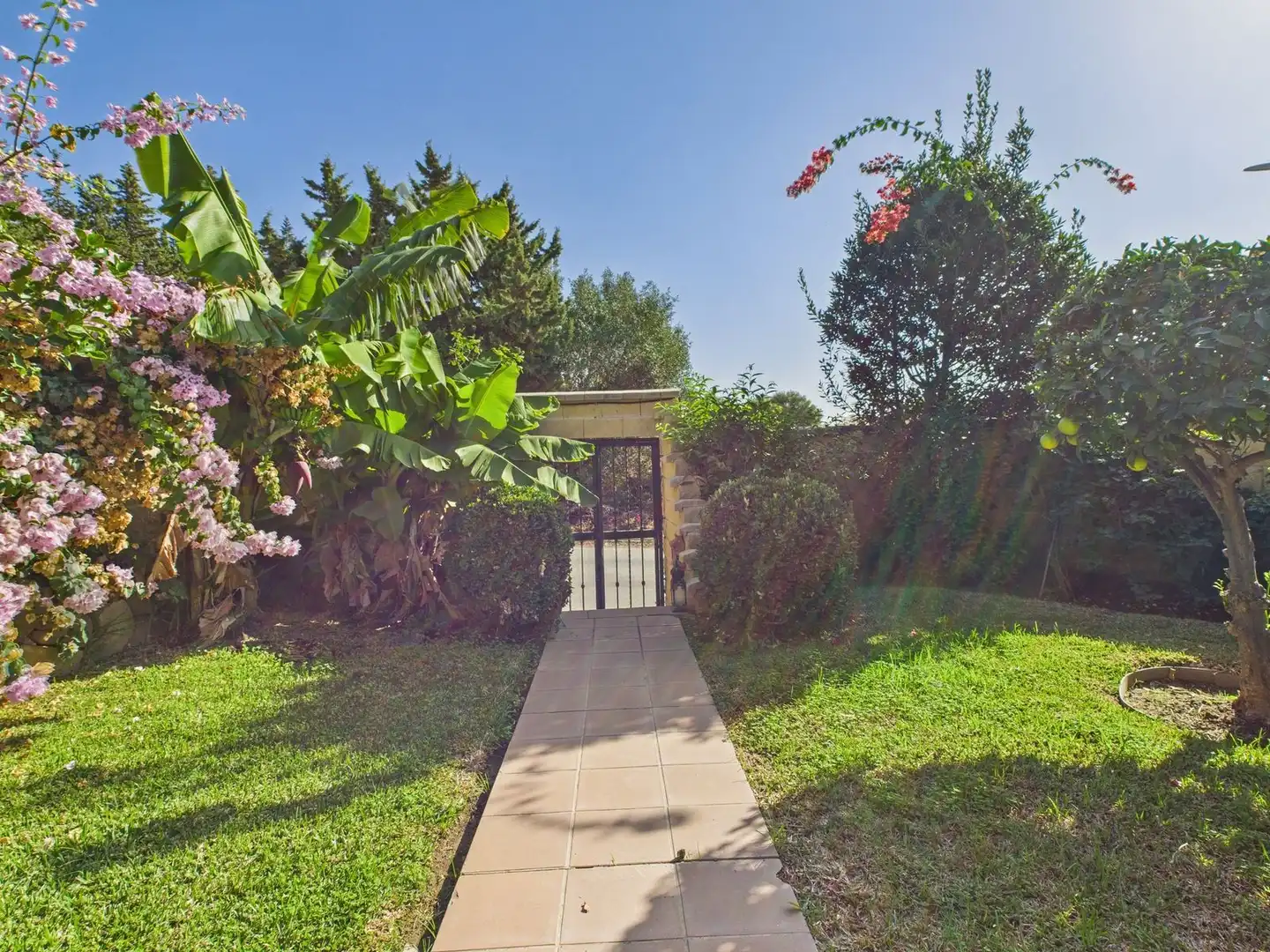 Jardín de Casa o chalet en venta en Estepona con Aire acondicionado, Terraza y TV