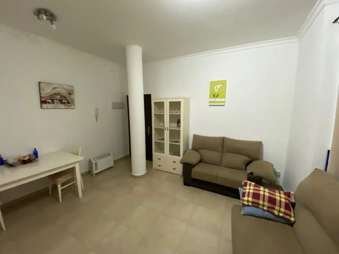 Wohnzimmer von Erdgeschoss zum Verkauf in Tocina mit Klimaanlage, Möbliert und Waschmaschine