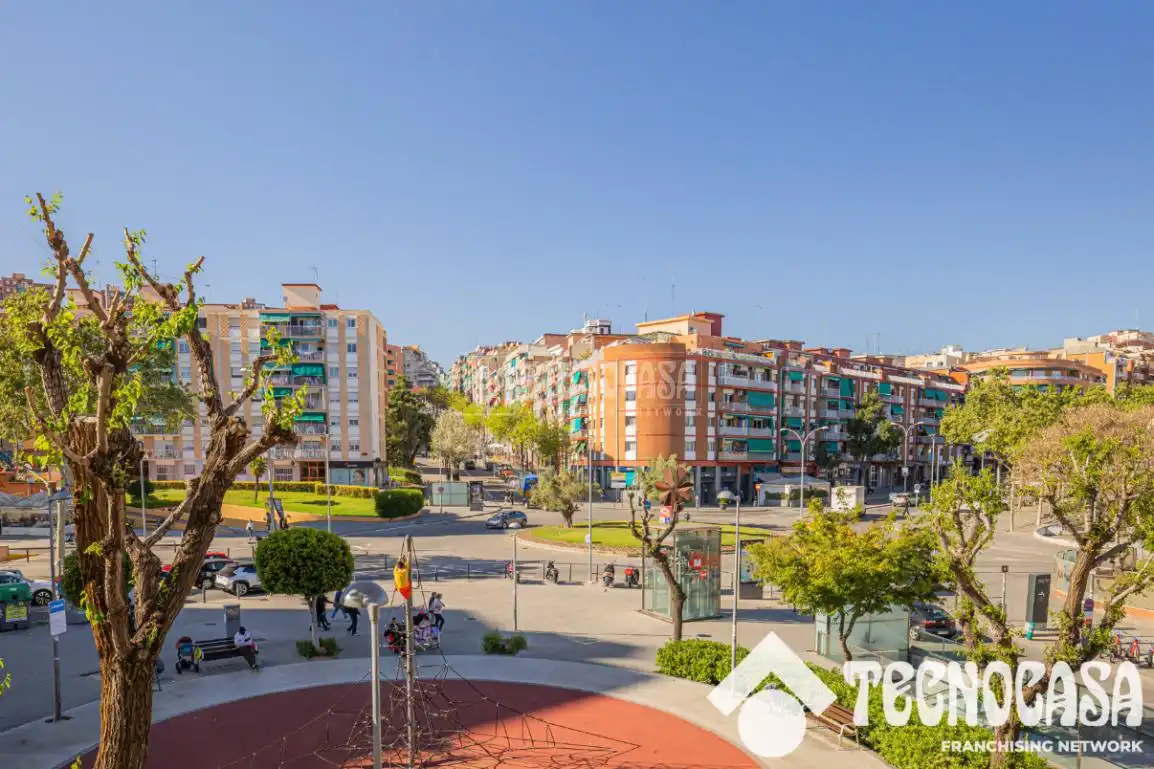 Vista exterior de Piso en venta en Badalona con Balcón