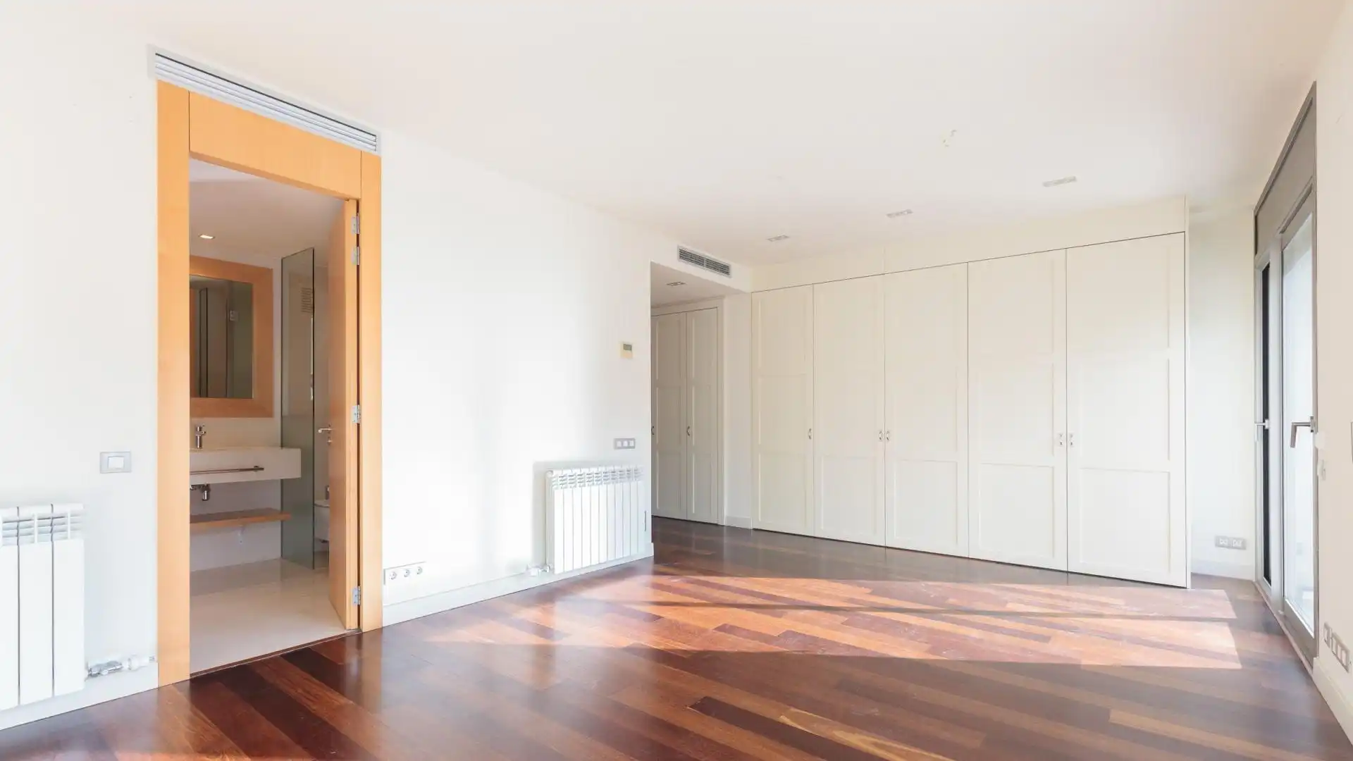 Bedroom of Flat for rent in Barcelona  with Private garden, Parquet flooring and Terrace