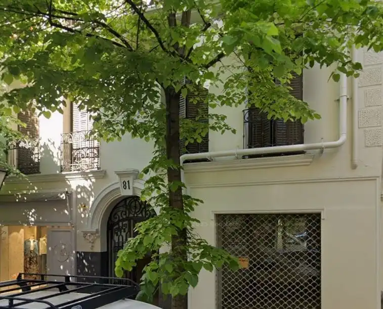 Vista exterior de Pis en venda en Madrid amb Calefacció