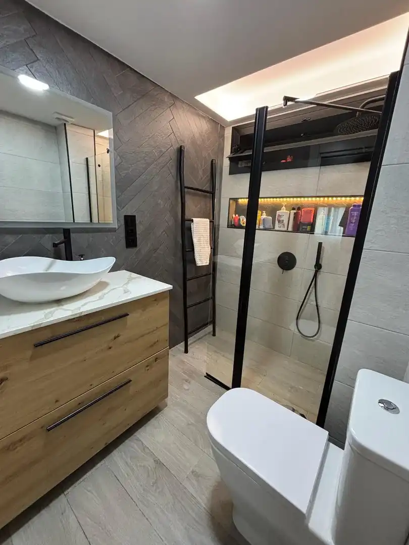 Baño de Piso en venta en Málaga con Aire acondicionado y Calefacción