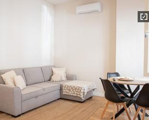 Sala d'estar de Pis de lloguer en  Madrid Capital amb Aire condicionat i Balcó