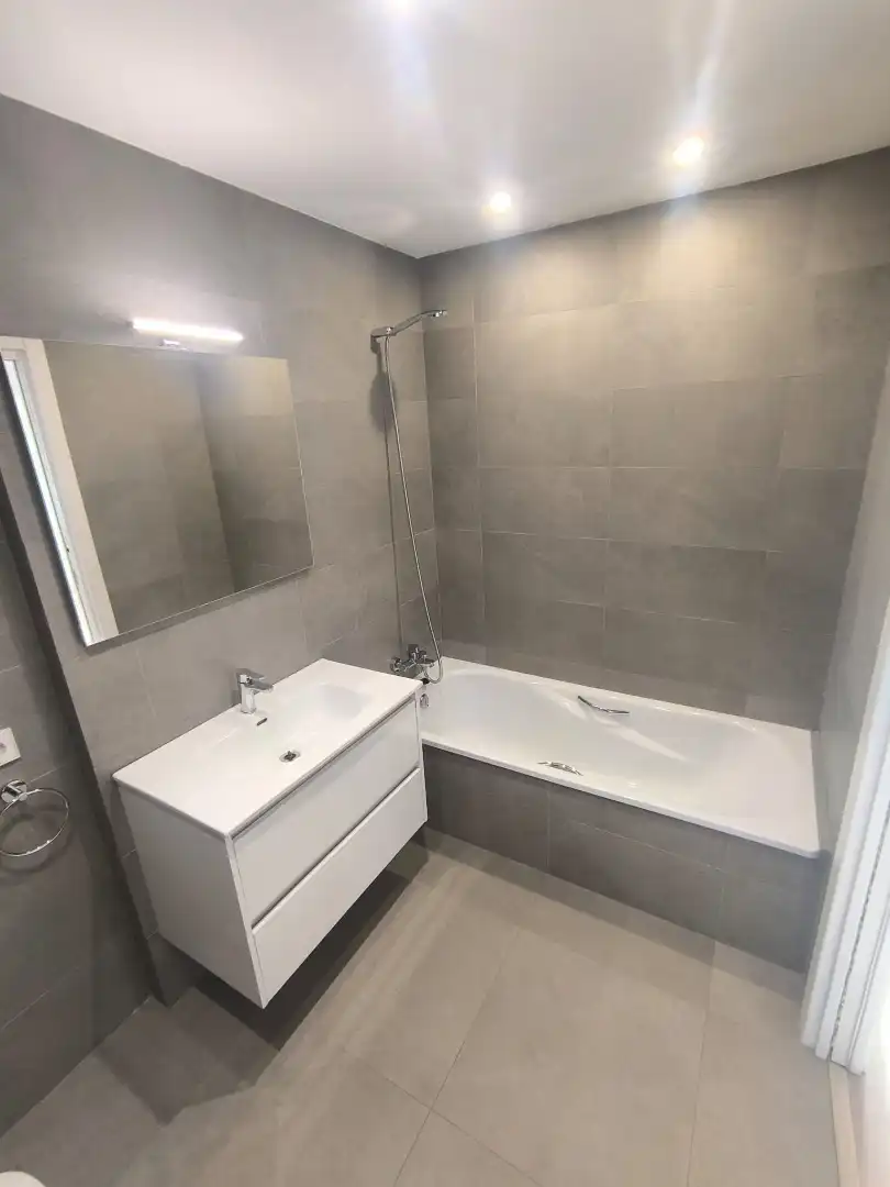 Bathroom of Flat for rent in Vilablareix, Girona