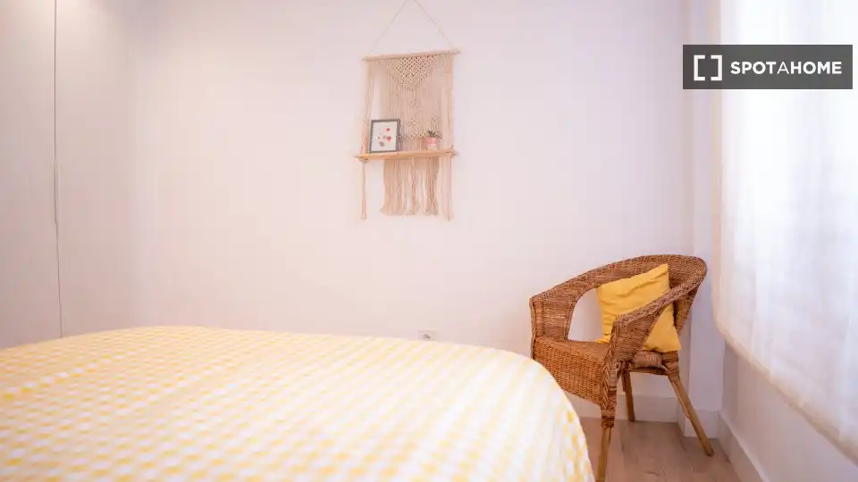 Dormitori de Apartament per a compartir en Málaga amb Aire condicionat, Terrassa i Moblat