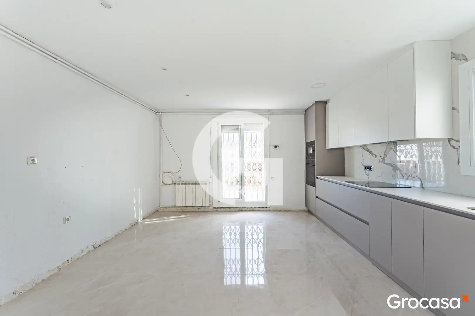 Cuina de Àtic en venda en L'Hospitalet de Llobregat amb Aire condicionat, Calefacció i Terrassa