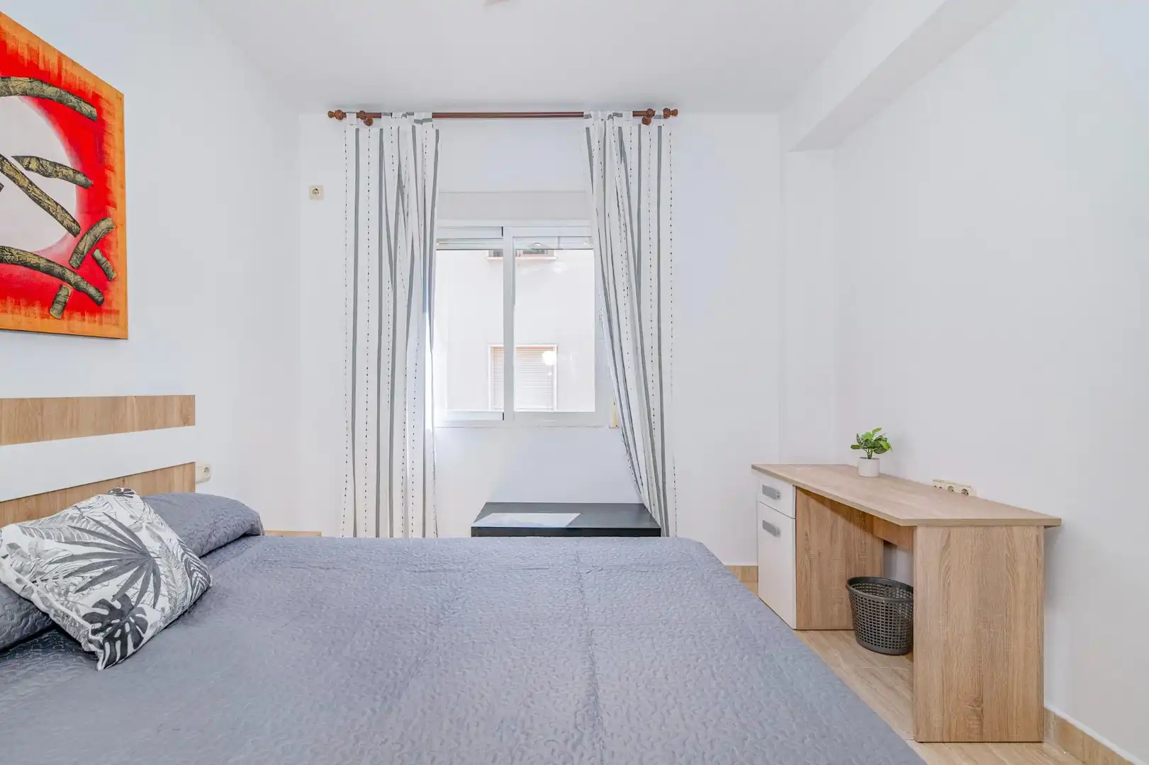 Bedroom of Flat for sale in Granada  with Air Conditioner, Heating and Terrace
