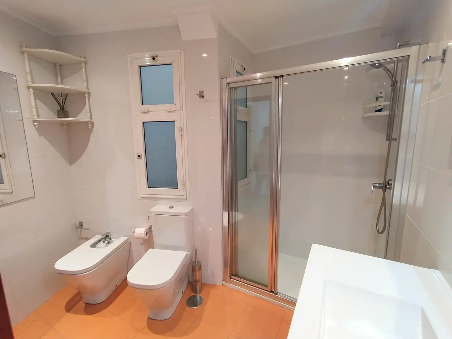 Badezimmer von Wohnung zum Verkauf in Vigo  mit Heizung, Parkett und Möbliert