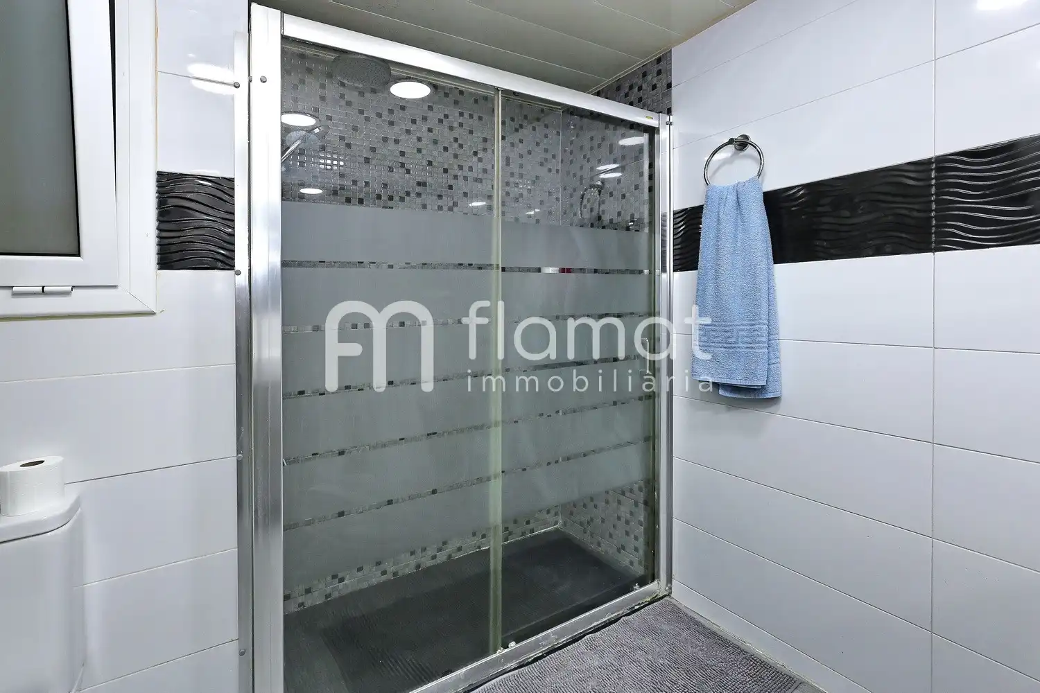 Bathroom of Flat for sale in La Mina