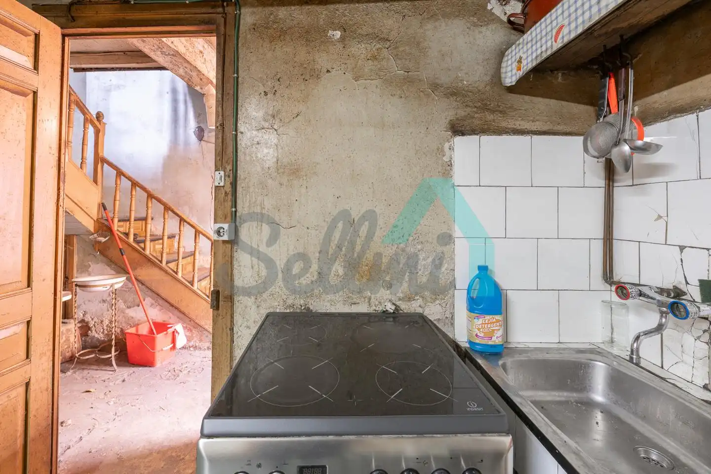 Küche von Einfamilien-Reihenhaus zum Verkauf in Quirós mit Privatgarten und Terrasse