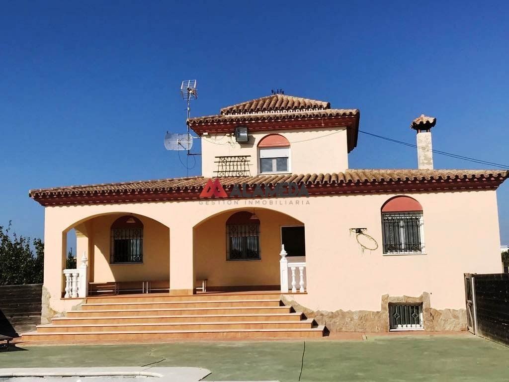 Vista exterior de Casa o xalet en venda en Chiclana de la Frontera amb Aire condicionat, Calefacció i Jardí privat