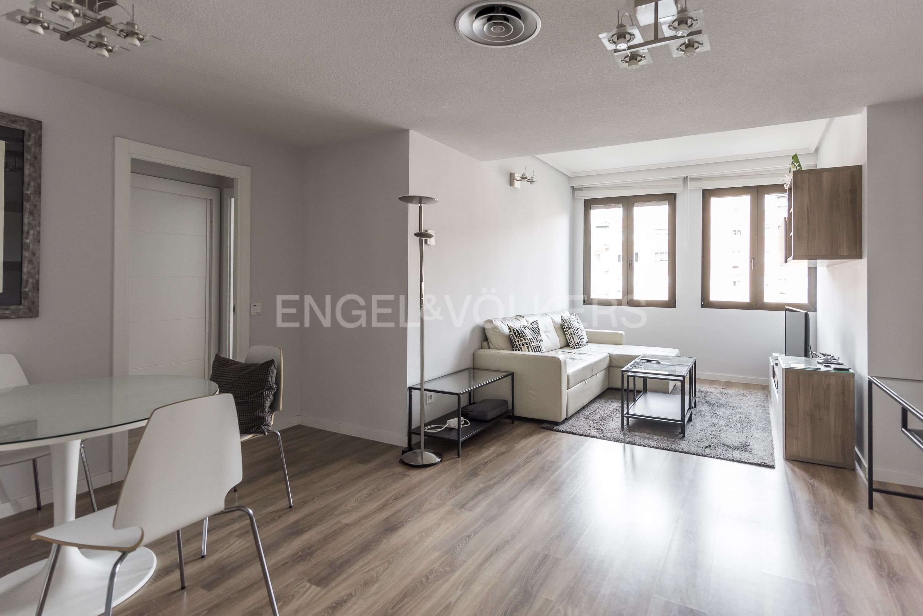 Sala d'estar de Apartament de lloguer en  Madrid Capital amb Aire condicionat, Calefacció i Jardí privat