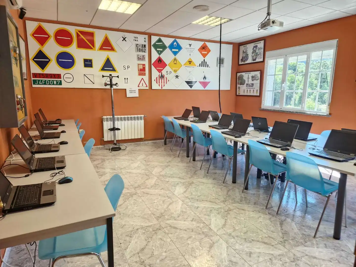 Local de alquiler en Lousame con Amueblado