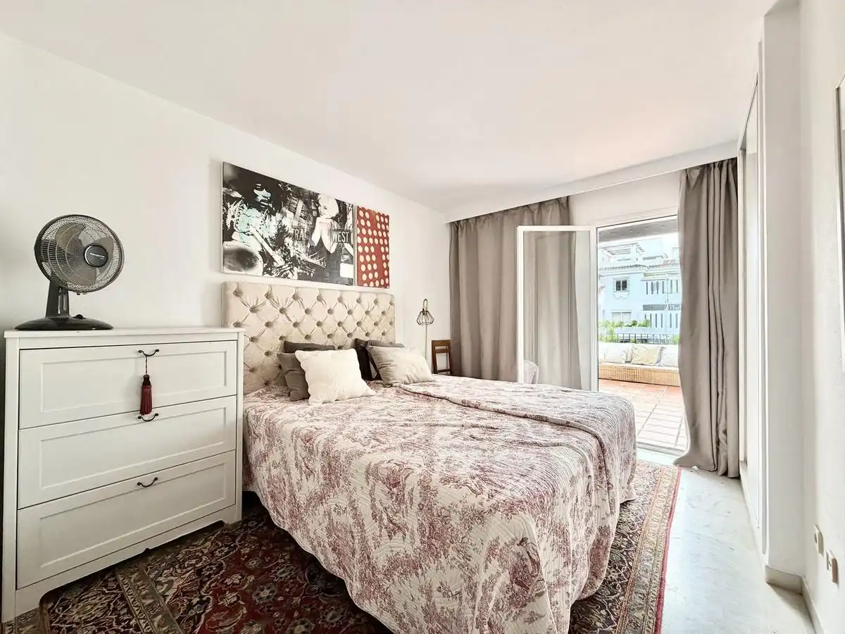 Dormitori de Casa adosada en venda en Marbella amb Aire condicionat, Jardí privat i Terrassa