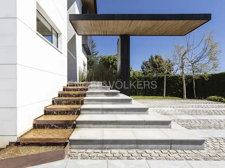 Terrassa de Casa o xalet en venda en Gijón  amb Calefacció, Terrassa i Traster