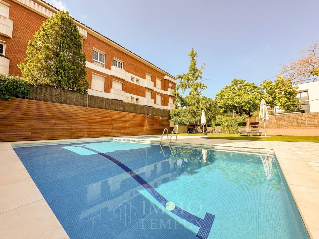 Piscina de Casa o xalet en venda en Sant Cugat del Vallès amb Aire condicionat, Terrassa i Piscina comunitària